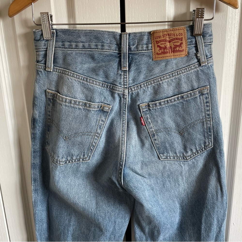 Levi’s ‘94 Baggy Jeans Womens 24 Light Wash Blue Distressed High Rise Skater EUC - Picture 7 of 14